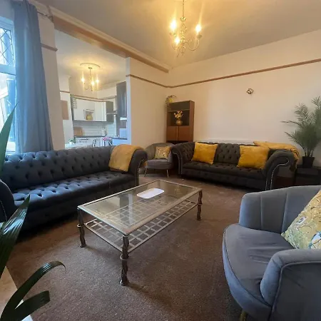 Lovely Spacious House In Fishponds