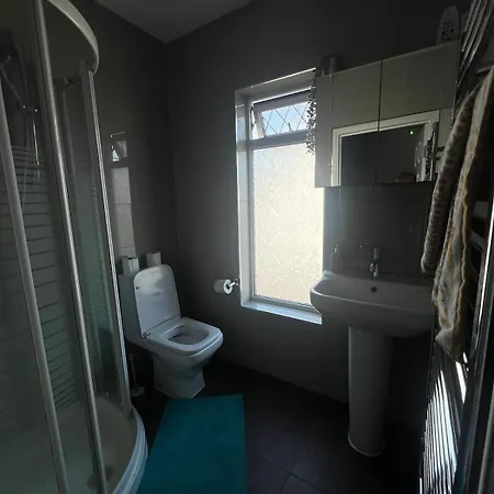 Lovely Spacious House In Fishponds