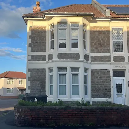 Lovely Spacious House In Fishponds Hébergement de vacances *