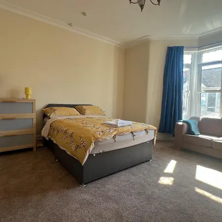 Hébergement de vacances Lovely Spacious House In Fishponds
