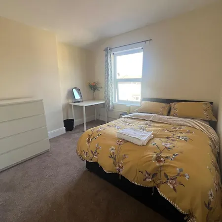 Lovely Spacious House In Fishponds Hébergement de vacances Bristol