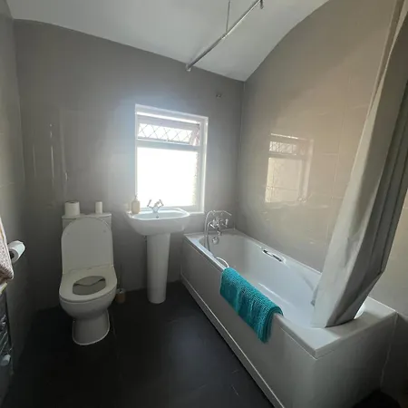 Lovely Spacious House In Fishponds Hébergement de vacances Bristol