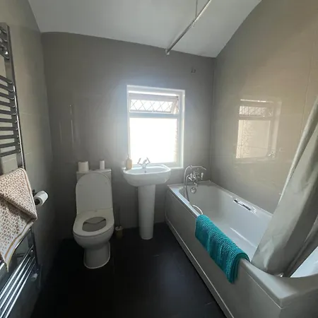 Lovely Spacious House In Fishponds Hébergement de vacances Bristol