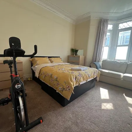 Lovely Spacious House In Fishponds Bristol