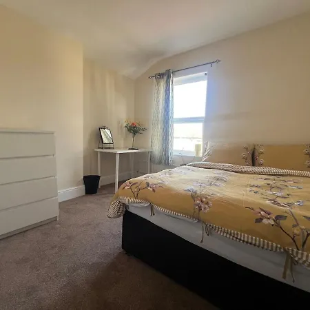 Hébergement de vacances Lovely Spacious House In Fishponds